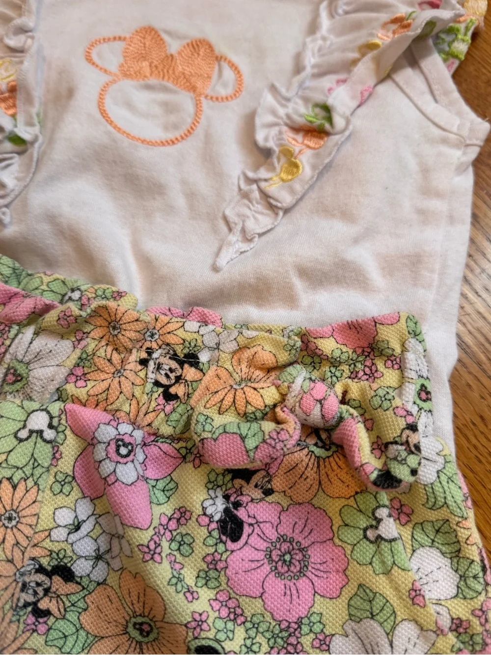 Disney Minnie Mouse Floral Two-Piece Outfit Short with Embroidered detail Sz 3T
